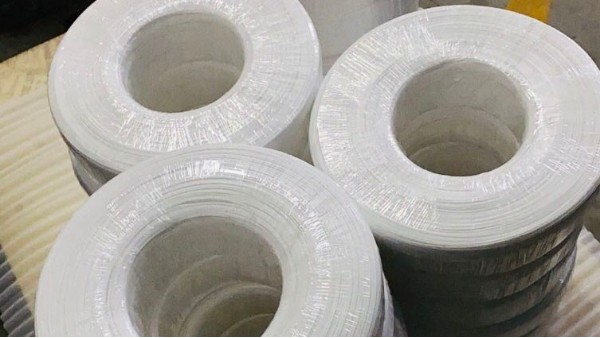 新鳴億發(fā)揮企業(yè)生產(chǎn)優(yōu)勢(shì)環(huán)保打包帶“變”全塑鼻梁條